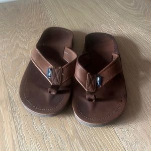 Vineyard Vines Boys leather flip flops dark brown size 7